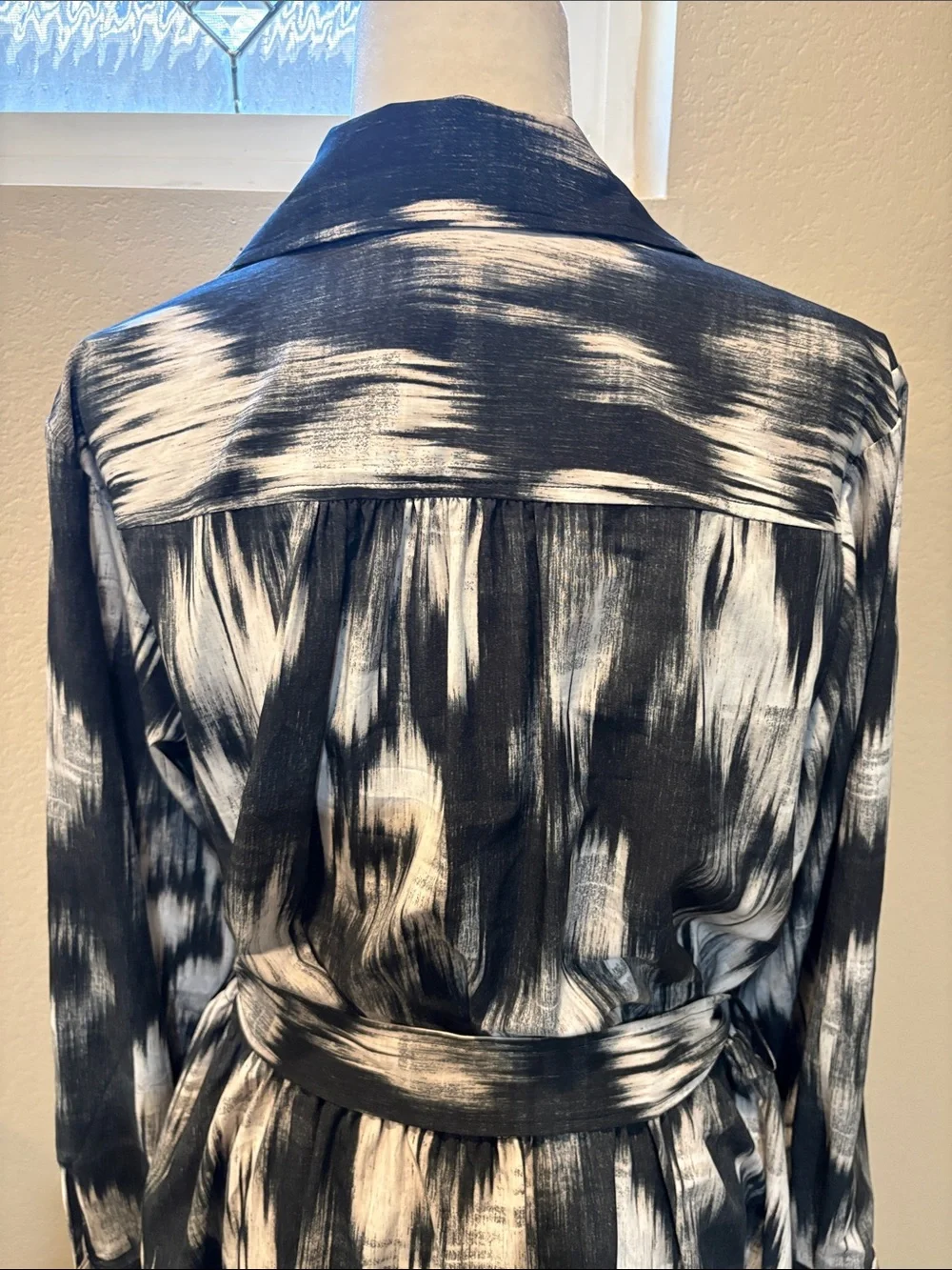Calvin Klein Black and White Abstract Long Sleeve Tie Waist Collar Dress-14 - Picture 7 of 13